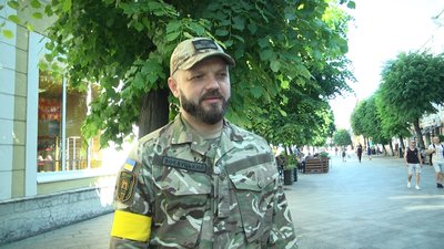 "Долоньки допомоги" для ЗСУ – діти Житомирщини долучилися до збору коштів для військових "Долоньки допомоги" для ЗСУ – діти Житомирщини долучилися до збору коштів для військових