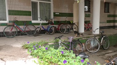 Учні та викладачі в одному з сіл Херсонщини їздять до школи на велосипедах Учні та викладачі в одному з сіл Херсонщини їздять до школи на велосипедах