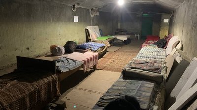 На Дніпропетровщині подружжя волонтерів влаштувало гуманітарний центр у сховищі На Дніпропетровщині подружжя волонтерів влаштувало гуманітарний центр у сховищі