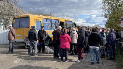 "Живемо, а що робить?": фоторепортаж з деокупованого Куп'янська-Вузлового на Харківщині "Живемо, а що робить?": фоторепортаж з деокупованого Куп'янська-Вузлового на Харківщині