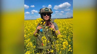Ірина Боднар у полі ріпаку Ірина Боднар у полі ріпаку