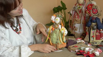 Яна Рябенко показує свій витвір