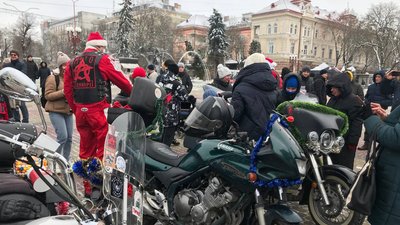 Тернопільські байкери працювали помічниками святого Миколая Тернопільські байкери працювали помічниками святого Миколая