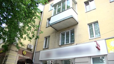 Житомирські лікарі стабілізували стан дворічної дівчинки, котра випала з вікна третього поверху Житомирські лікарі стабілізували стан дворічної дівчинки, котра випала з вікна третього поверху