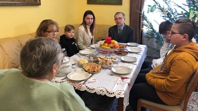 Сім’я Мілана Товта святкує Різдво західного обряду
