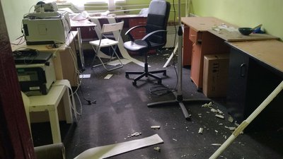 Місяць пісня ракетних ударів у Луцьку: в одному з пошкоджених будинків почали відновлювати дах Місяць пісня ракетних ударів у Луцьку: в одному з пошкоджених будинків почали відновлювати дах