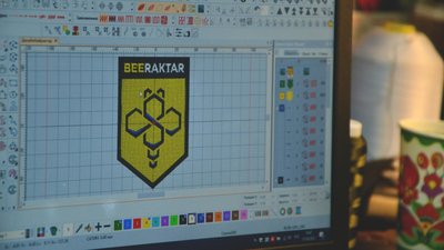 В Одесі кравчиня виготовляє дизайнерські шеврони В Одесі кравчиня виготовляє дизайнерські шеврони
