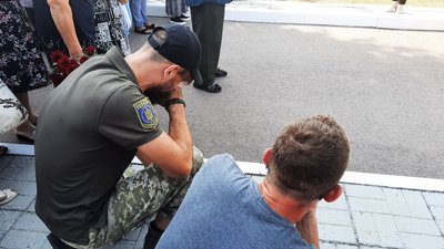 Покинув все і пішов на фронт добровольцем – у Житомирі попрощалися із загиблим військовим Віктором Перепелицею Покинув все і пішов на фронт добровольцем – у Житомирі попрощалися із загиблим військовим Віктором Перепелицею