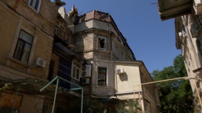 "Боїмося тут ночувати": одесити показали зруйновану під час удару квартиру та розповіли про ніч обстрілу