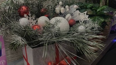 "Ми створюємо казку": херсонські художниці розробляють декор до свят