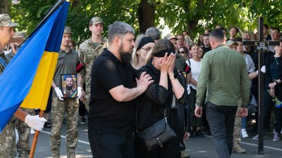 В Ужгороді попрощалися з полеглими захисниками Іваном Бородіним та Віктором Кущиком В Ужгороді попрощалися з полеглими захисниками Іваном Бородіним та Віктором Кущиком