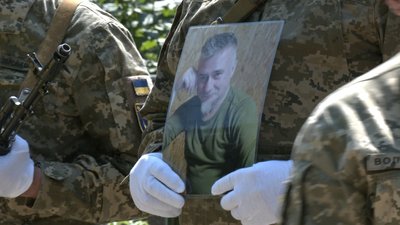 У Запоріжжі попрощалися з загиблим захисником Юрієм Рянічевим У Запоріжжі попрощалися з загиблим захисником Юрієм Рянічевим