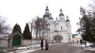 Платити оренду не хочуть – в УПЦ зібрали релігійну громаду в Троїцькому соборі в Чернігові. Репортаж Платити оренду не хочуть – в УПЦ зібрали релігійну громаду в Троїцькому соборі в Чернігові. Репортаж
