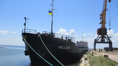 Послаблення карантину: на Херсонщині морський порт Скадовська прийняв перше судно Послаблення карантину: на Херсонщині морський порт Скадовська прийняв перше судно