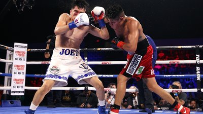 Один з найбрутальніших чемпіонських боїв року закінчився перемогою рішенням суддів: відео