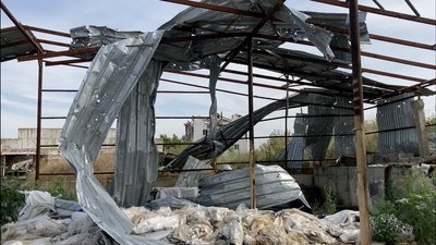 Розбиті склади, знищені зерно та техніка: фермер на Харківщині відновлює підприємство після окупації Розбиті склади, знищені зерно та техніка: фермер на Харківщині відновлює підприємство після окупації