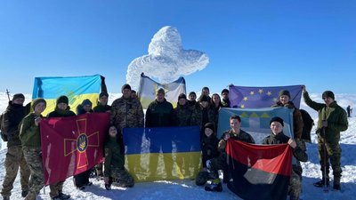 Курсанти з Тернопільщини до Дня Героїв Небесної Сотні піднялися на Говерлу