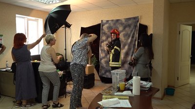 Черкаські рятувальники знялись у доброчинній фотосесії з безпритульними котами Черкаські рятувальники знялись у доброчинній фотосесії з безпритульними котами
