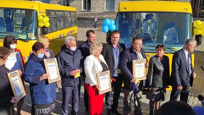 До шкіл Черкащини "поїхали" 10 нових автобусів