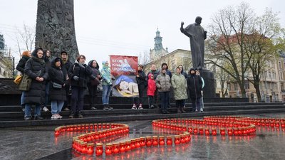 У Львові запалили 208 лампадок у пам’ять про загиблих українських дітей У Львові запалили 208 лампадок у пам’ять про загиблих українських дітей