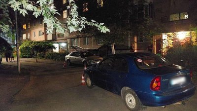 ДТП у Черкасах: водійка в’їхала в авто та збила пішохода