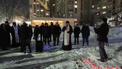 Черкащани відзначили день пам'яті героїв Крут смолоскипною ходою Черкащани відзначили день пам'яті героїв Крут смолоскипною ходою