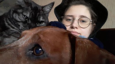 Дівчина вперше за довгий час вийшла з погреба Дівчина вперше за довгий час вийшла з погреба