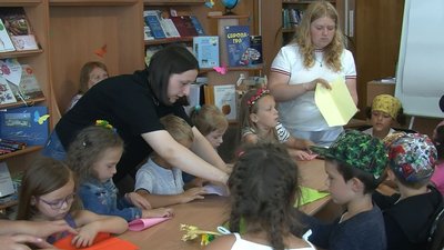 Сестри з Маріуполя організовують майстеркласи у луцькій бібліотеці Сестри з Маріуполя організовують майстеркласи у луцькій бібліотеці