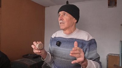85-річний волинянин виготовив понад 800 окопних свічок