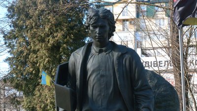 В Івано-Франківську вшанували пам'ять героїв Небесної сотні В Івано-Франківську вшанували пам'ять героїв Небесної сотні