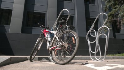Припаркувати велосипед: чи достатньо місць для велотранспорту у Харкові