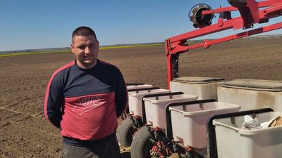 Як вишні цвітуть – треба садити: на Волині триває посівна ранніх культур Як вишні цвітуть – треба садити: на Волині триває посівна ранніх культур