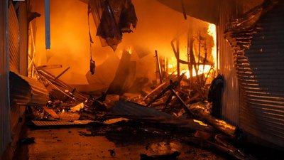 Через російську атаку сталася пожежа на одеському ринку "Привоз"
