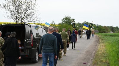 На Тернопільщині в останню дорогу провели бійця Володимира Кантицького На Тернопільщині в останню дорогу провели бійця Володимира Кантицького