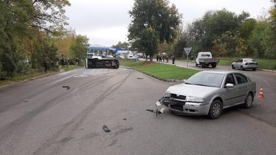 У Шевченківському районі Запоріжжя перекинулася маршрутка з 18 пасажирами