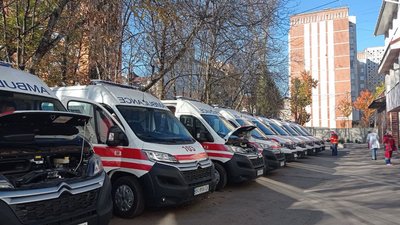 На Тернопільщині станції екстреної допомоги отримали автомобілі