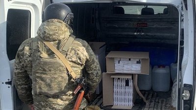 Виявили понад 400 літрів спирту. На Дніпропетровщині прикордонники зупинили авто з контрафактом