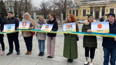 У Дніпрі організували "ланцюг єдності" до Дня соборності України