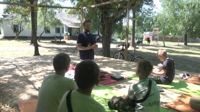 Стрільба з лука, альпінізм та уроки плавання: як проходять заняття у таборі Сіверська Січ Стрільба з лука, альпінізм та уроки плавання: як проходять заняття у таборі Сіверська Січ