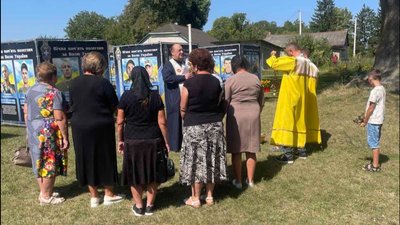 Возять банери, банери з портретами військових, Підволочиська громада, Тернопільщина
