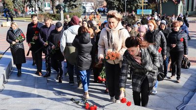 Згадали загиблих та вручили нагороди живим: у Черкасах вшанували добровольців Згадали загиблих та вручили нагороди живим: у Черкасах вшанували добровольців