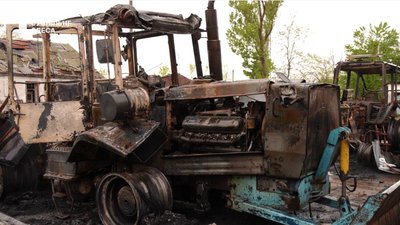 Наслідки атаки дронів на Одещині: пошкоджені будівлі та техніка на агропідприємстві Наслідки атаки дронів на Одещині: пошкоджені будівлі та техніка на агропідприємстві
