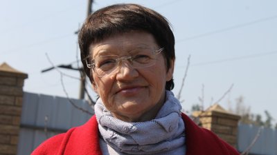 вирощує овочі