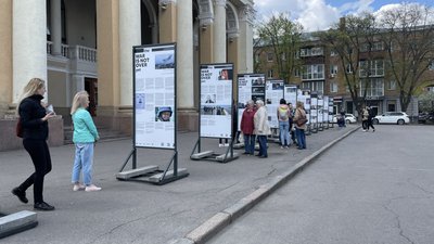 The war is not over yet»: у Полтаві презентували виставку про злочини Росії проти журналістів The war is not over yet»: у Полтаві презентували виставку про злочини Росії проти журналістів