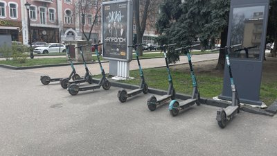 Електросамокати та моноколеса прирівняли до транспортних засобів: що кажуть юрист та жителі Полтави Електросамокати та моноколеса прирівняли до транспортних засобів: що кажуть юрист та жителі Полтави
