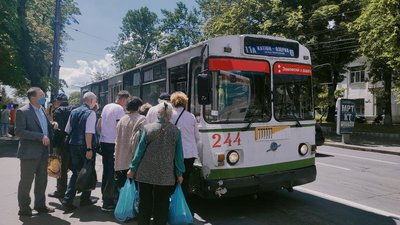 Безготівковий розрахунок у тролейбусах: що чекає на хмельничан з 1 липня