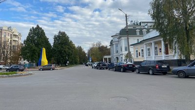 У Полтаві накрили сітками пам’ятники: хто це зробив і для чого? У Полтаві накрили сітками пам’ятники: хто це зробив і для чого?