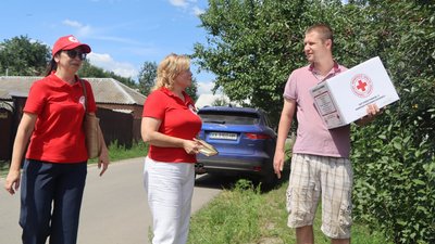 Полонені під час окупації Тростянця чоловіки отримали допомогу від Червоного Хреста Полонені під час окупації Тростянця чоловіки отримали допомогу від Червоного Хреста