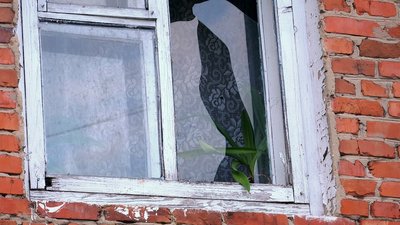 Наслідки авіаудару по селу Воздвиженське на Сумщині Наслідки авіаудару по селу Воздвиженське на Сумщині