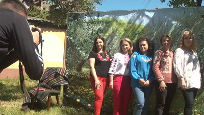 "Україна — це я". У вінницькому музеї Коцюбинського організували фотосесію до Дня вишиванки "Україна — це я". У вінницькому музеї Коцюбинського організували фотосесію до Дня вишиванки